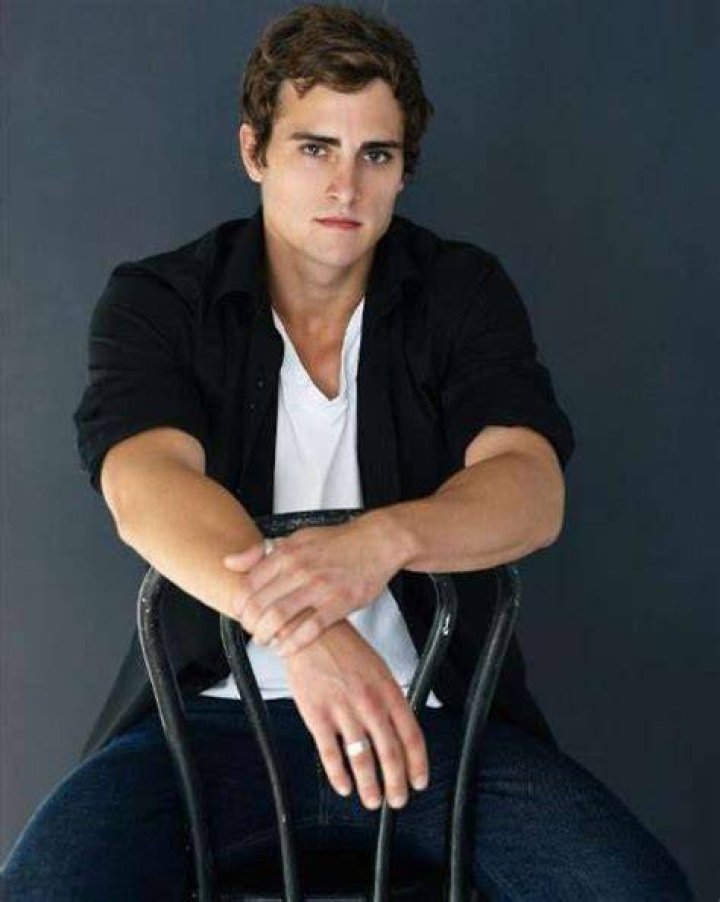 
Chris Milligan Height, Weight, Net Worth, Age, Birthday, Wikipedia, Who, Nationality, Biography 